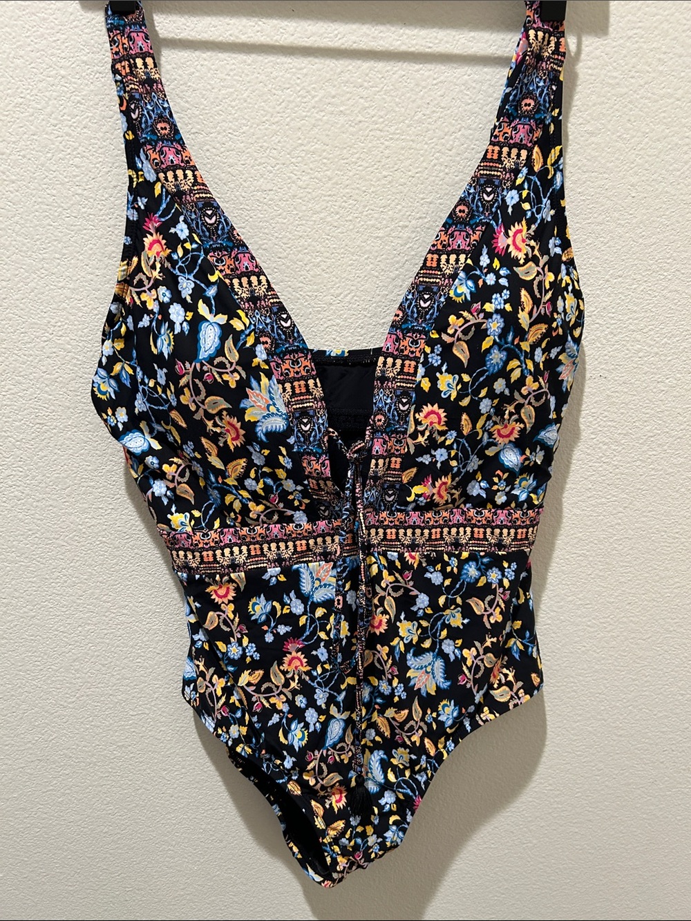 Jantzen Black Floral One-Piece Swimsuit with V-Neck and Adjustable Straps-NWT